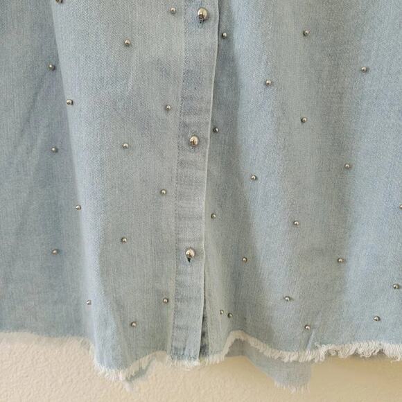 Jella C Embellished Denim Button Down Shirt Womens Sz M Light Blue Silver Studs - Picture 3 of 11